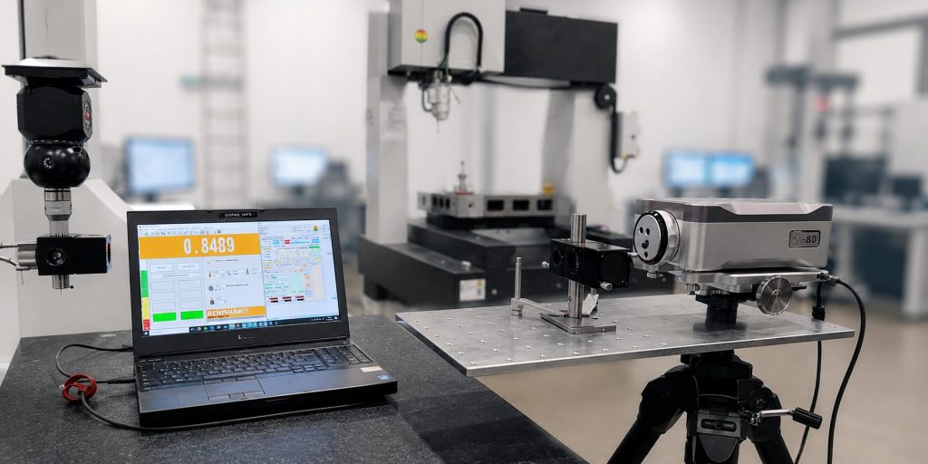 Laservermessung eines Koordinatenmessgeräts zur Überprüfung der Kompensationsmatrix im QOPAS Service