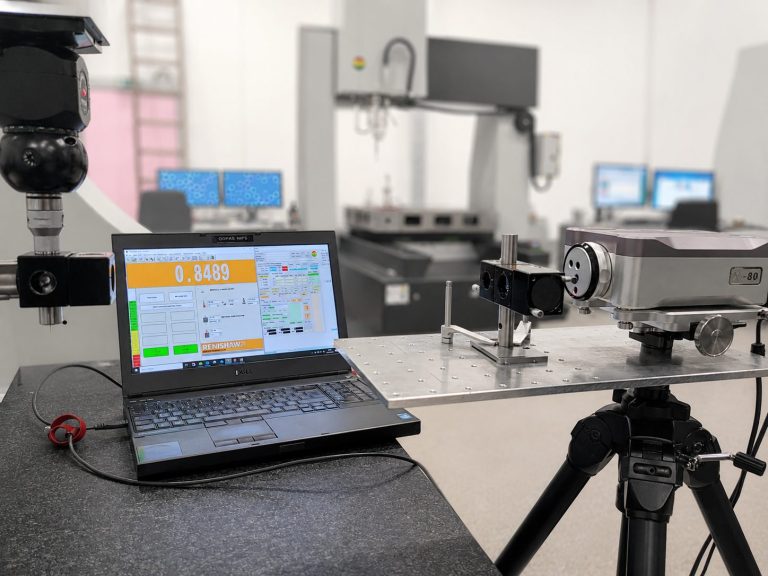 Laservermessung eines Koordinatenmessgeräts zur Ermittlung der Kompensationsmatrix bei größeren Messabweichungen