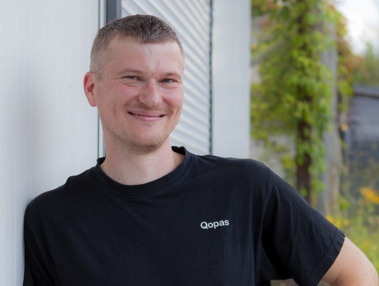 Mitarbeiter im Service bei Qopas Paul John