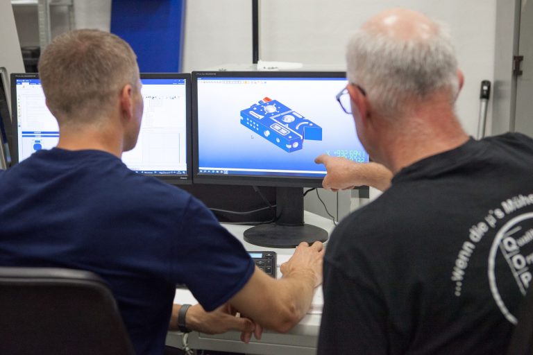 QOPAS Softwareschulung für einen Kunden mit 3D-Prüfkörper für die Scantechnik