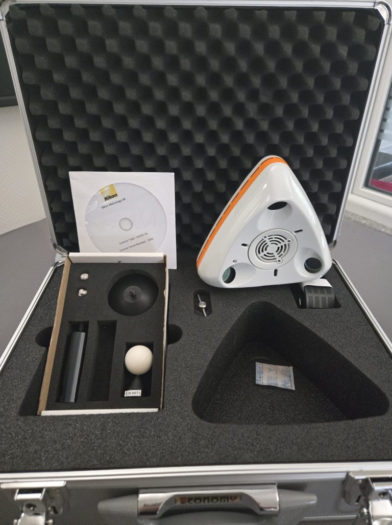 Gebrauchter Nikon Metrology XC65D-RS Laserscanner mit Transportkoffer und Zubehör aus dem QOPAS Marktplatz